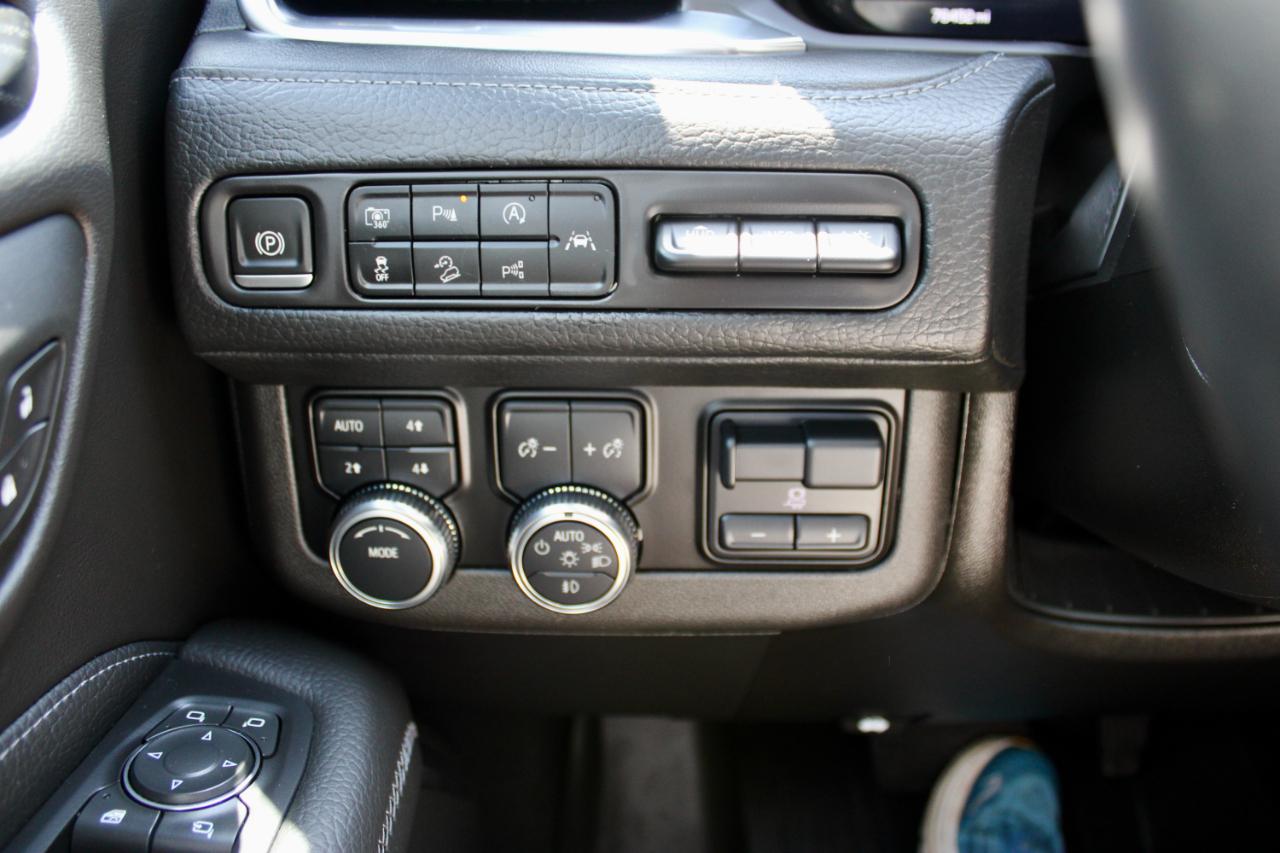 GMC Yukon Denali 4WD 2023