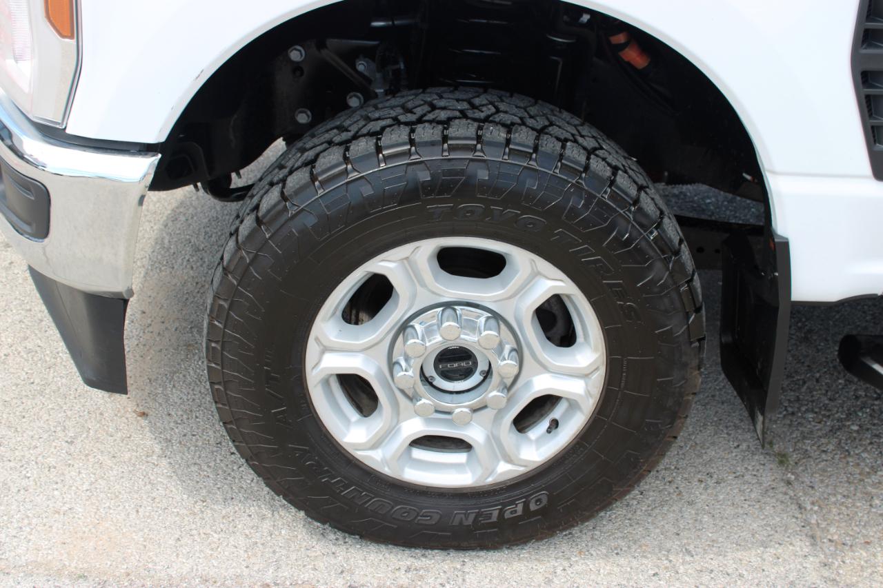 Ford F-250 SD XLT Crew Cab Long Bed 4WD 2025