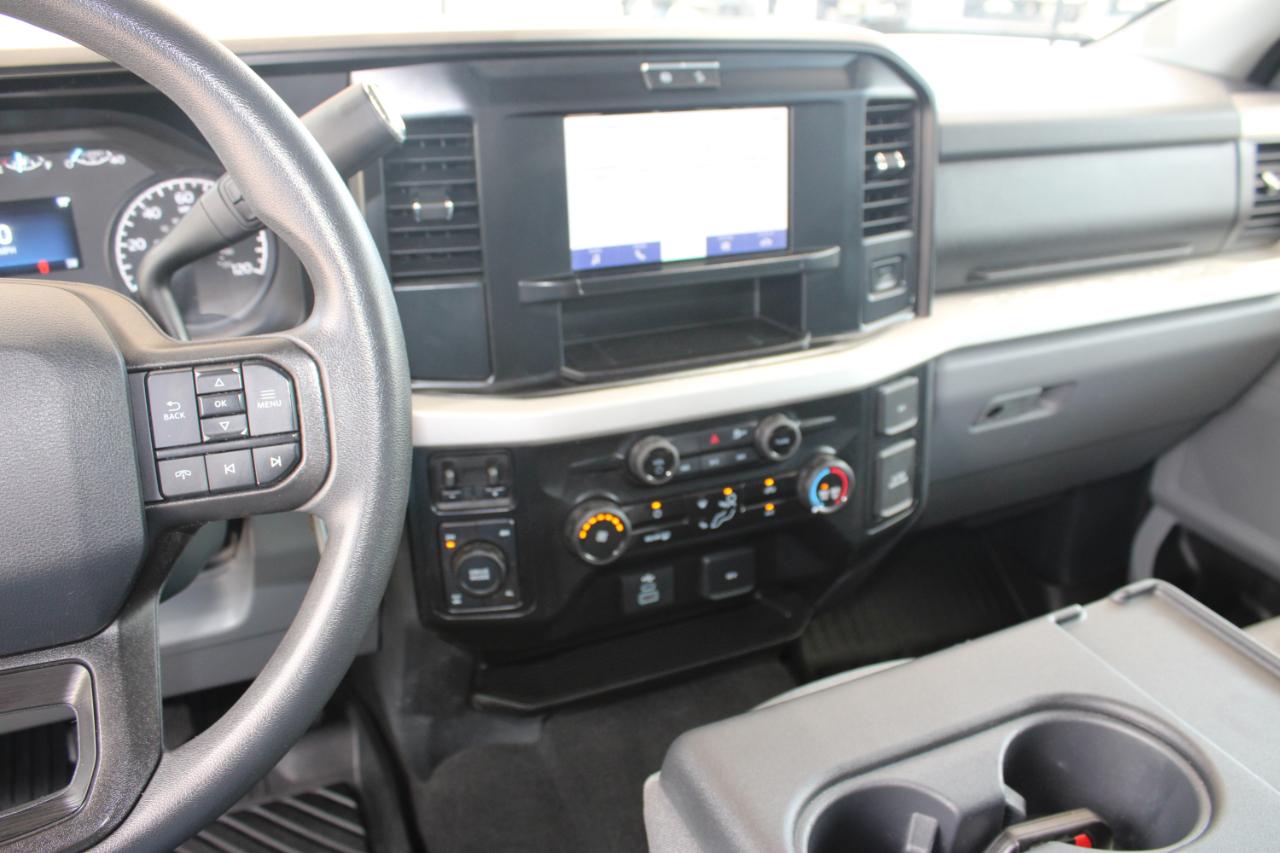 Ford F-250 SD XLT Crew Cab Long Bed 4WD 2025