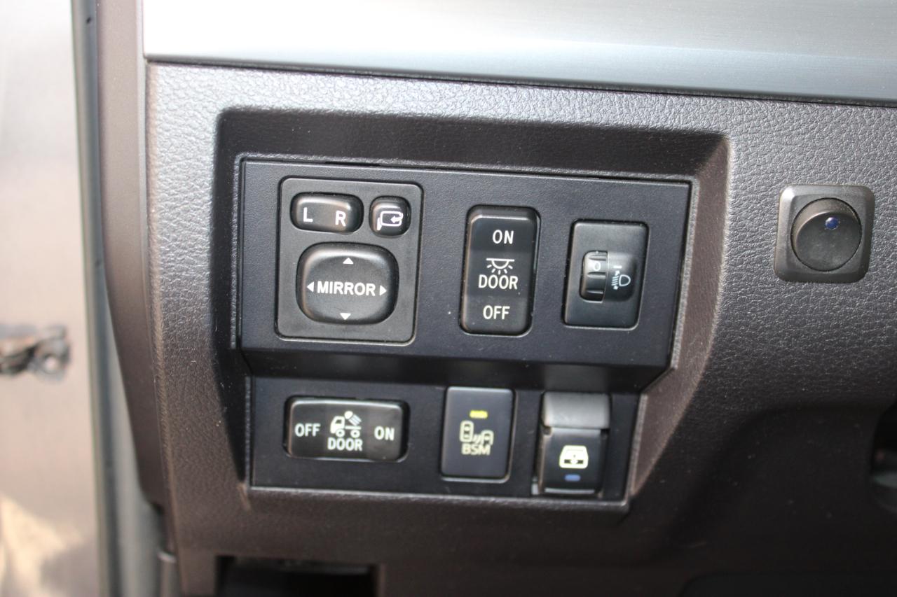 Toyota Tundra Platinum CrewMax 5.7L FFV 4WD 2015
