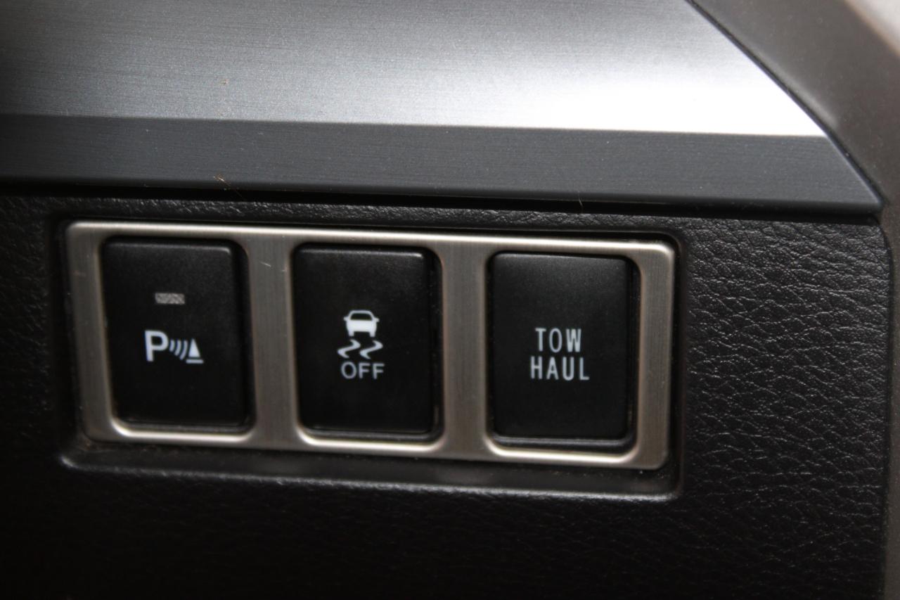 Toyota Tundra Platinum CrewMax 5.7L FFV 4WD 2015