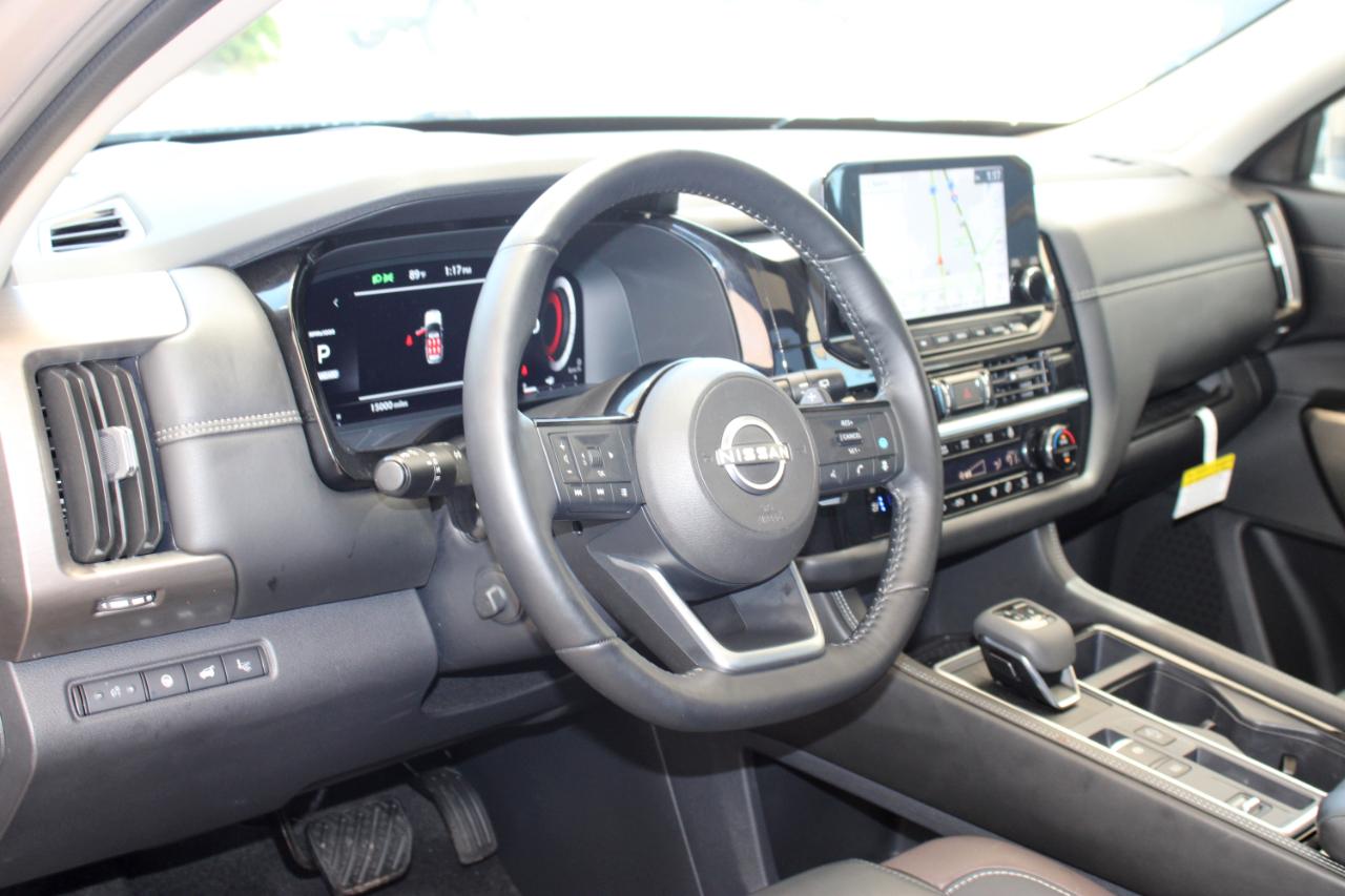 Nissan Pathfinder Platinum 2024
