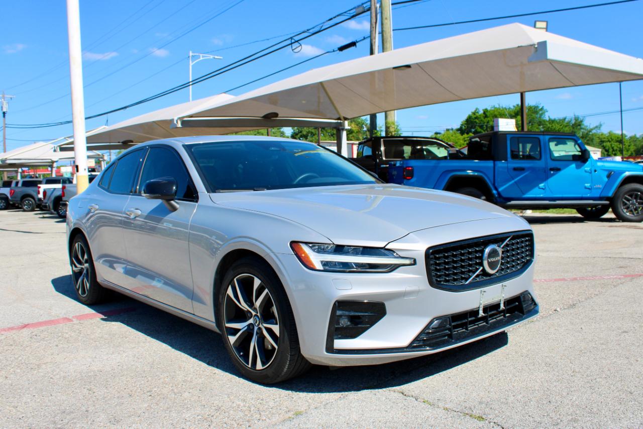 Volvo S60 B5 Core Dark AWD 2025