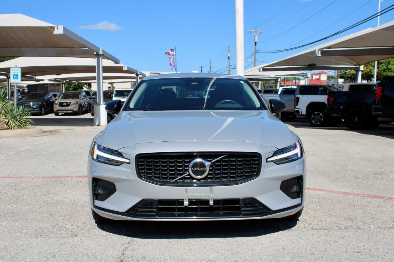 Volvo S60 B5 Core Dark AWD 2025