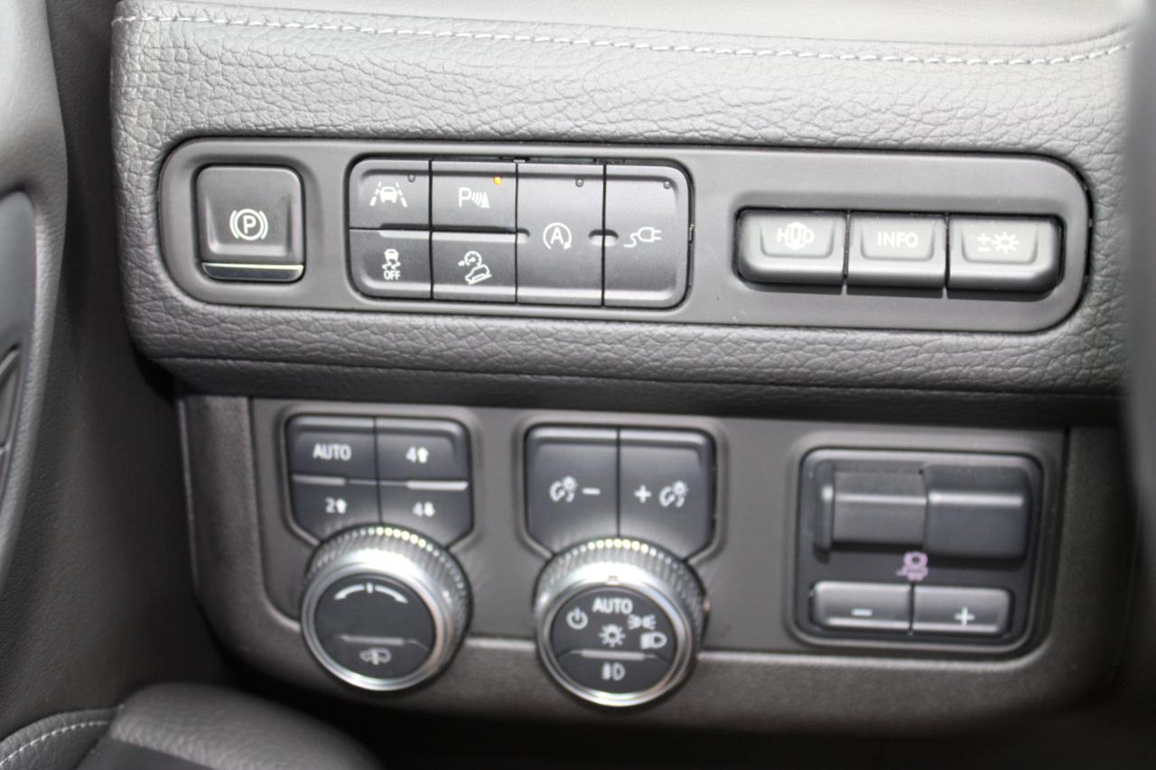 GMC Yukon Denali 4WD 2021