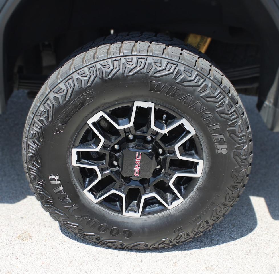 GMC Sierra 2500HD AT4X Crew Cab 4WD 2026