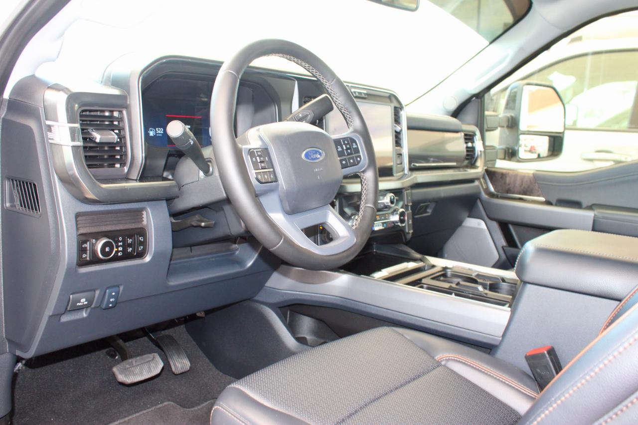 Ford F-350 SD Lariat Crew Cab LWB DRW 4WD 2025