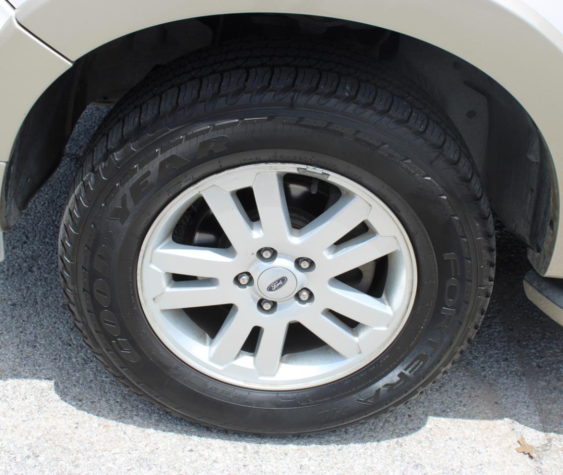 Ford Explorer Eddie Bauer 4.0L 2WD 2010