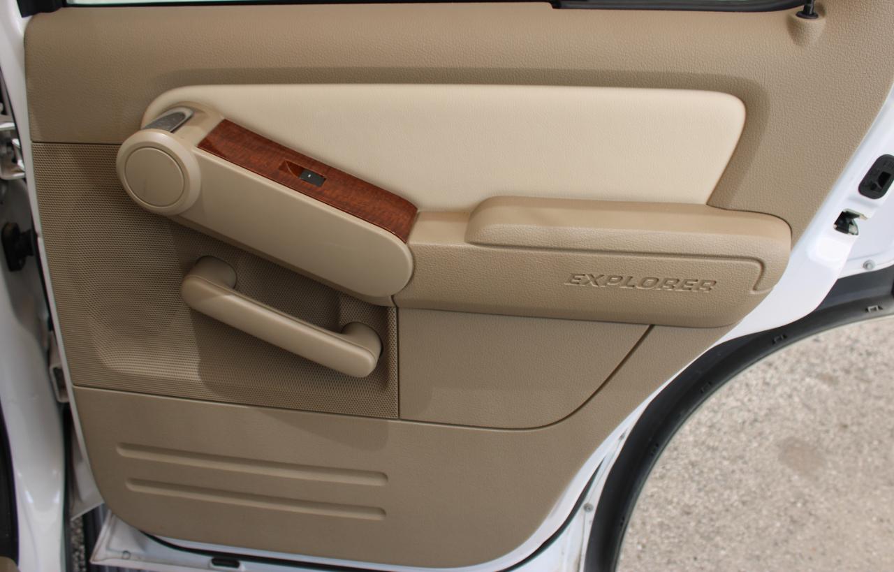 Ford Explorer Eddie Bauer 4.0L 2WD 2010