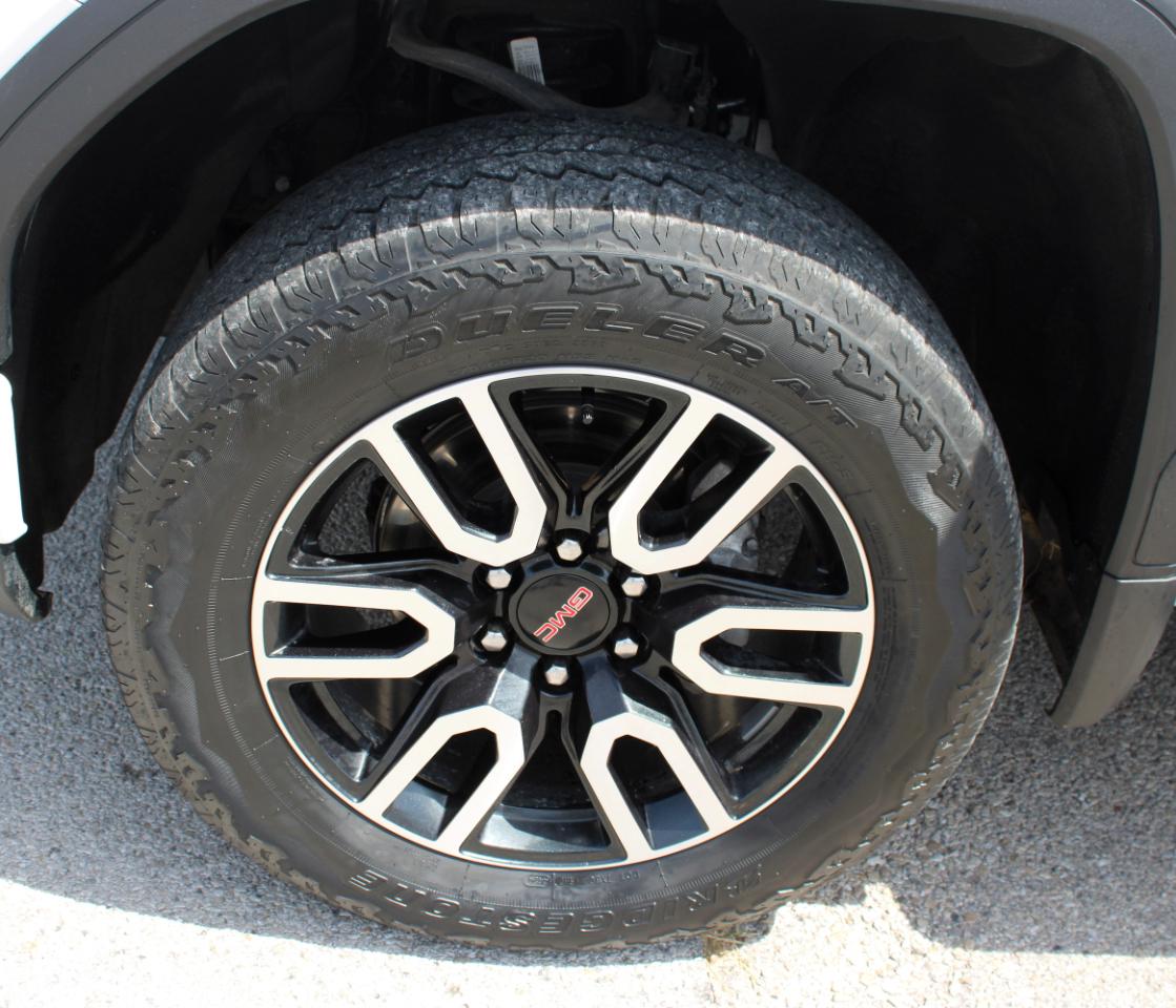 GMC Sierra 1500 AT4 Crew Cab 4WD 2025