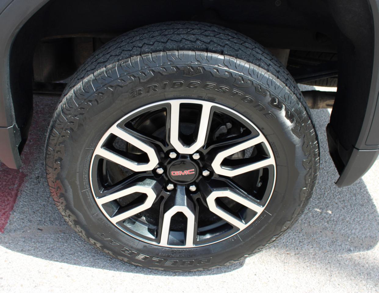 GMC Sierra 1500 AT4 Crew Cab 4WD 2025
