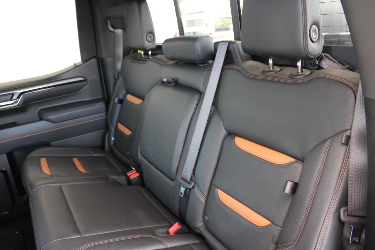 GMC Sierra 1500 AT4 Crew Cab 4WD 2025