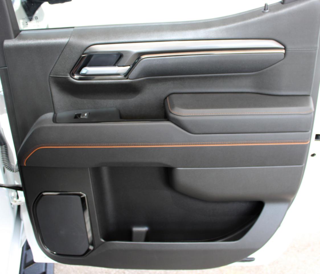 GMC Sierra 1500 AT4 Crew Cab 4WD 2025
