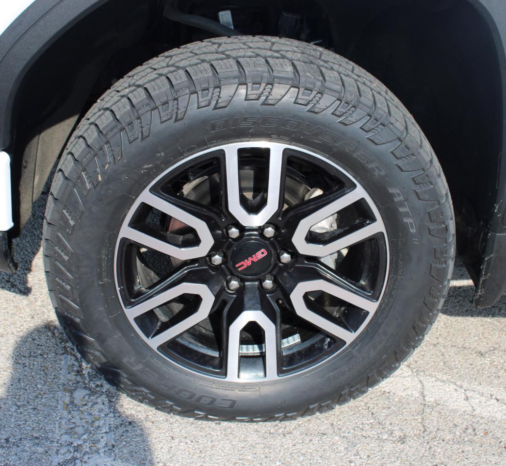 GMC Sierra 1500 AT4 Crew Cab 4WD 2025