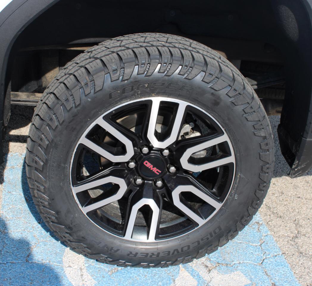 GMC Sierra 1500 AT4 Crew Cab 4WD 2025