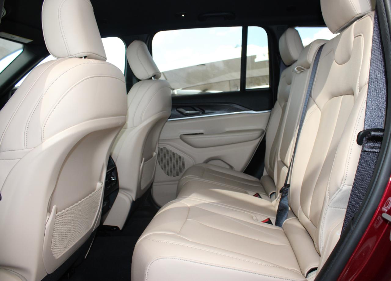 Jeep Grand Cherokee Limited 2WD 2025