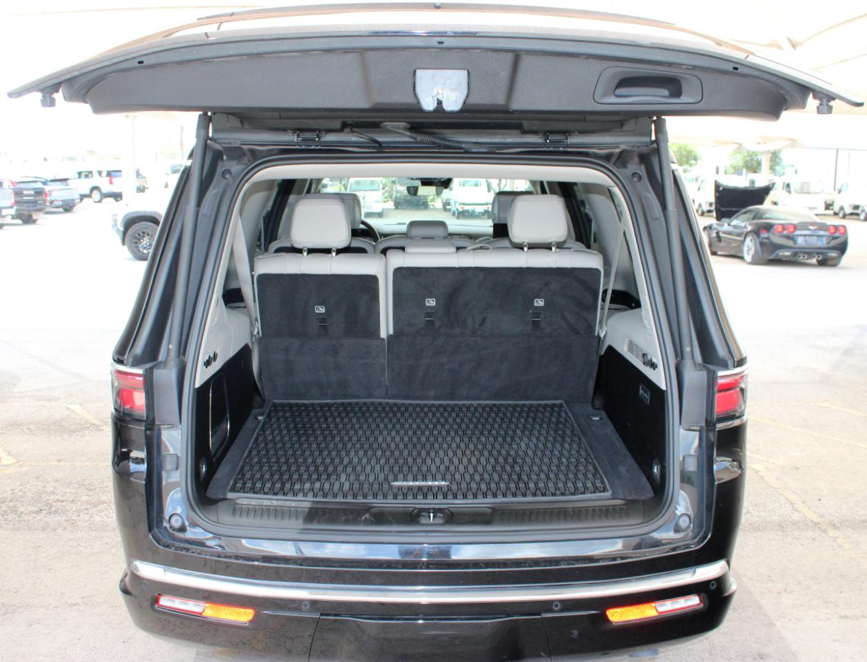 Jeep Wagoneer L Series III 4WD 2024