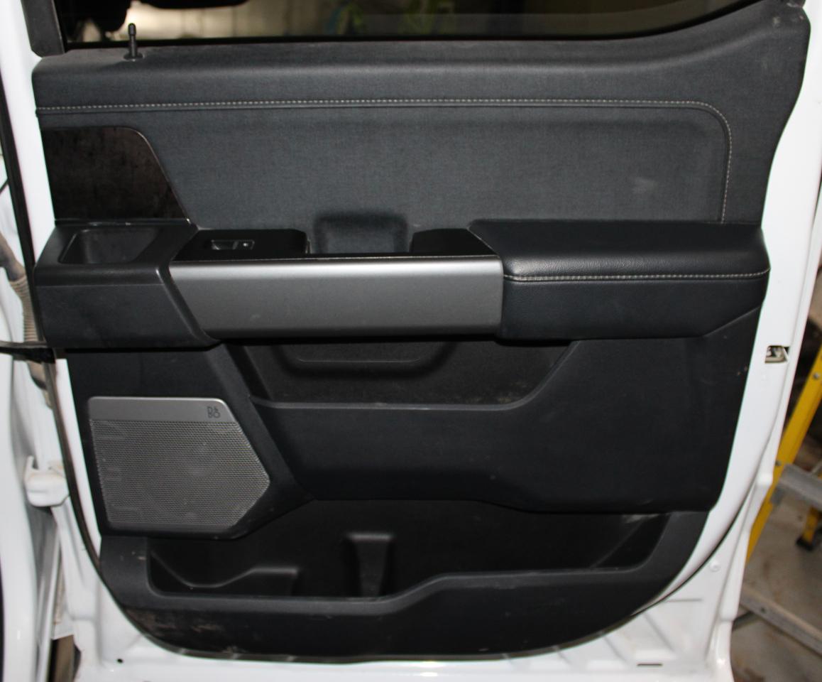 Ford F-250 SD Lariat Crew Cab 4WD 2025