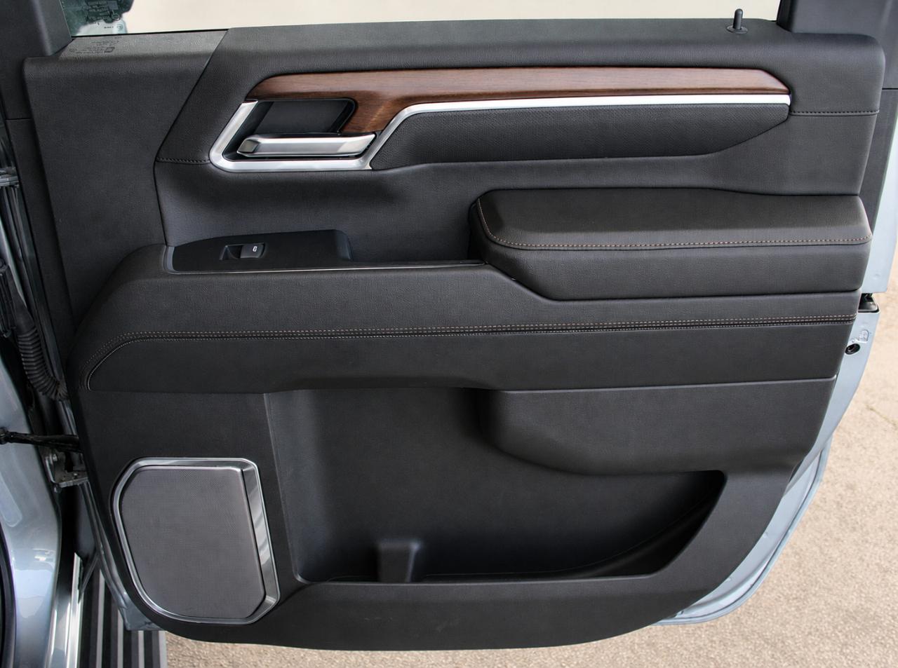 Chevrolet Silverado 3500HD High Country Crew Cab Long Box DRW 4WD 2025