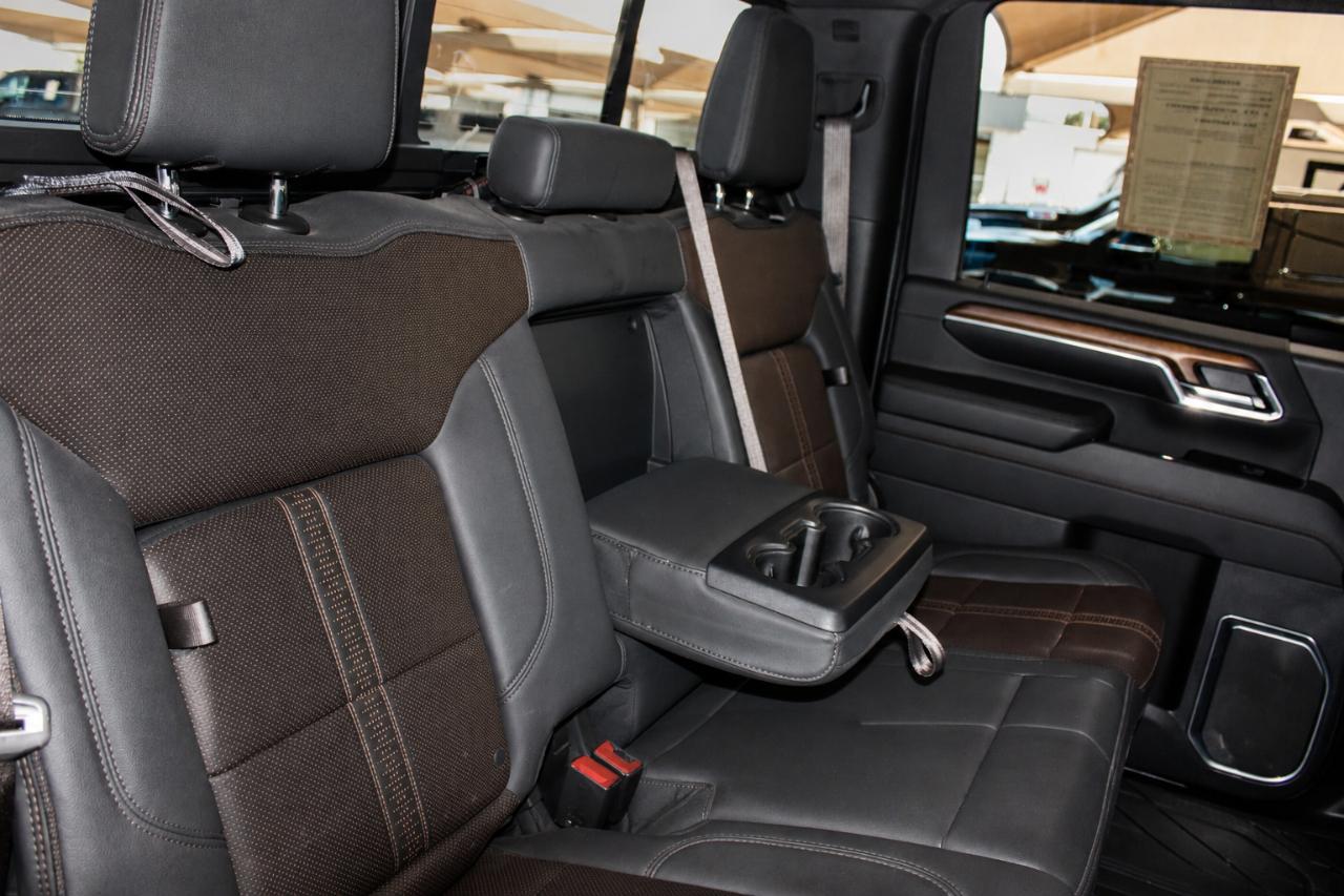 Chevrolet Silverado 3500HD High Country Crew Cab Long Box DRW 4WD 2025