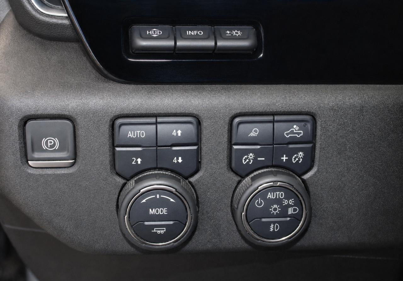 Chevrolet Silverado 3500HD High Country Crew Cab Long Box DRW 4WD 2025