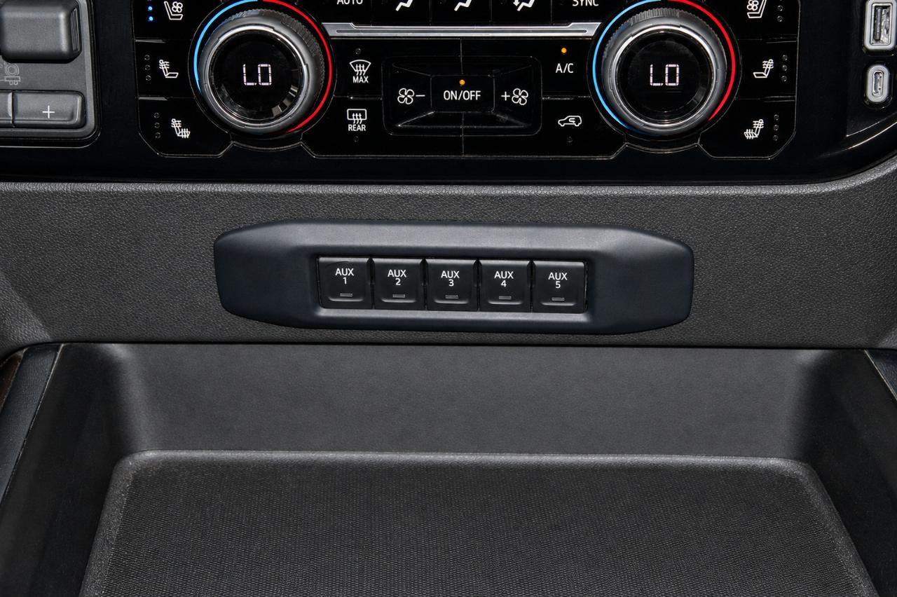 Chevrolet Silverado 3500HD High Country Crew Cab Long Box DRW 4WD 2025