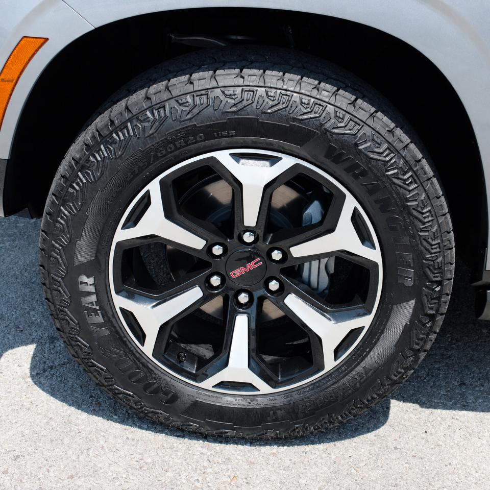 GMC Yukon AT4 4WD 2025