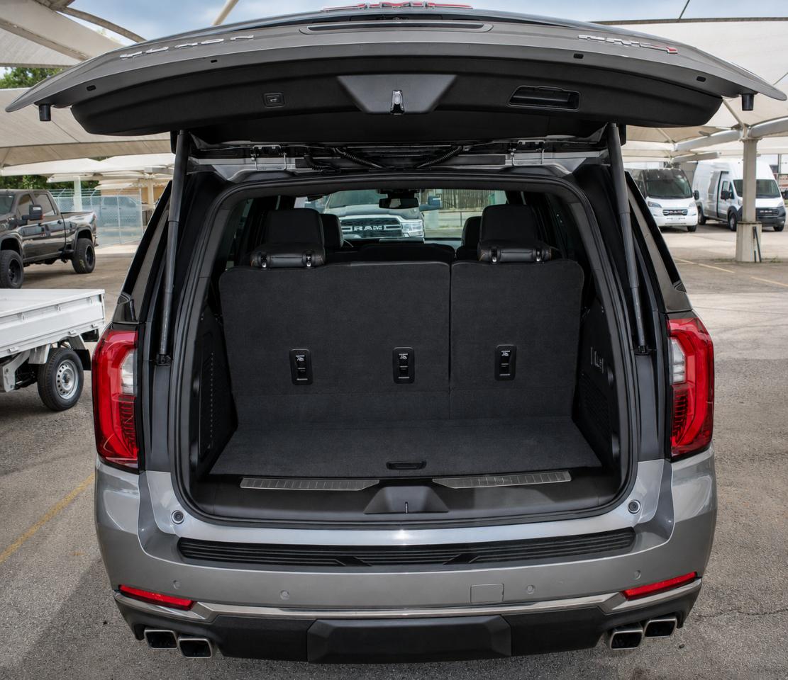 GMC Yukon AT4 4WD 2025