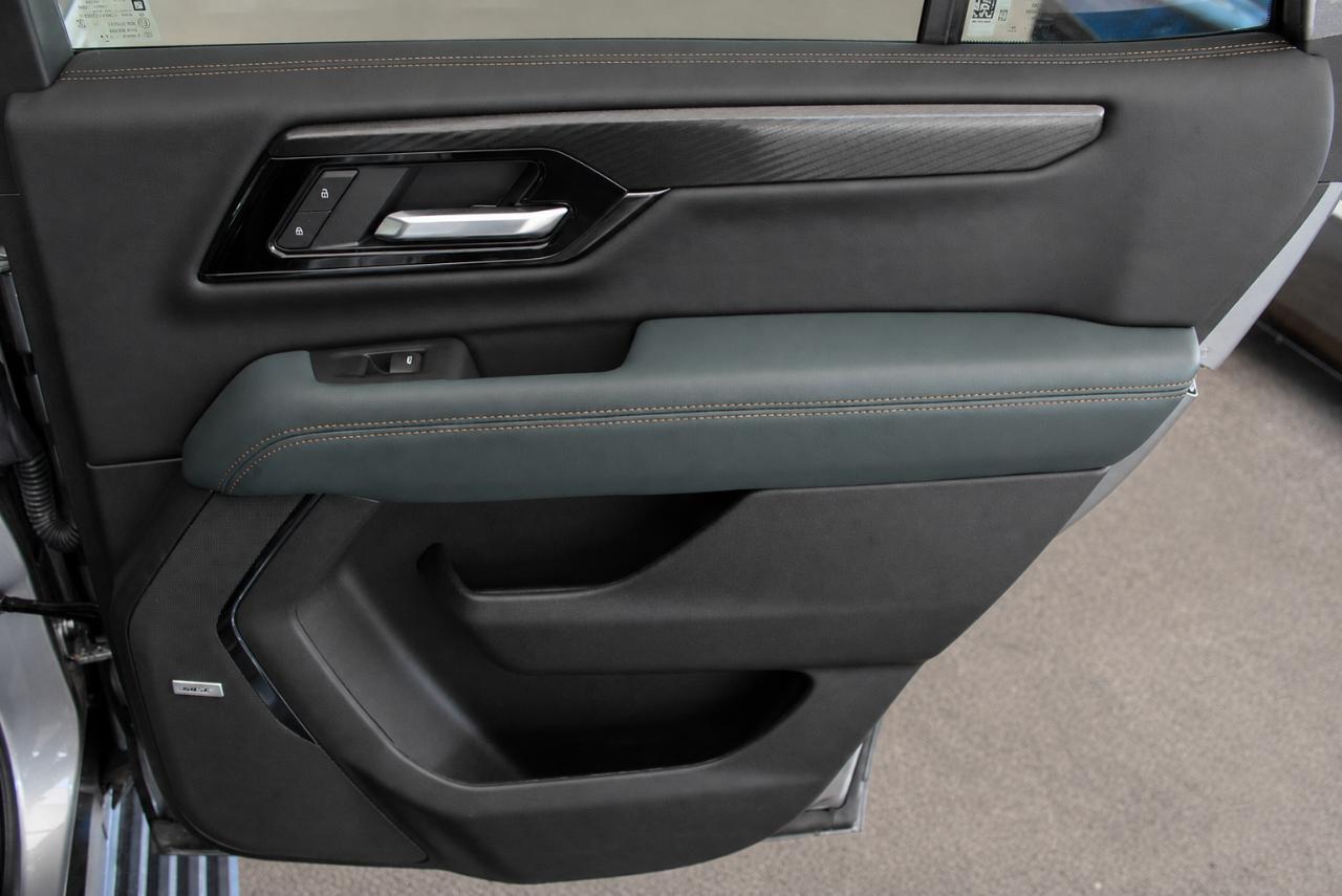 GMC Yukon AT4 4WD 2025