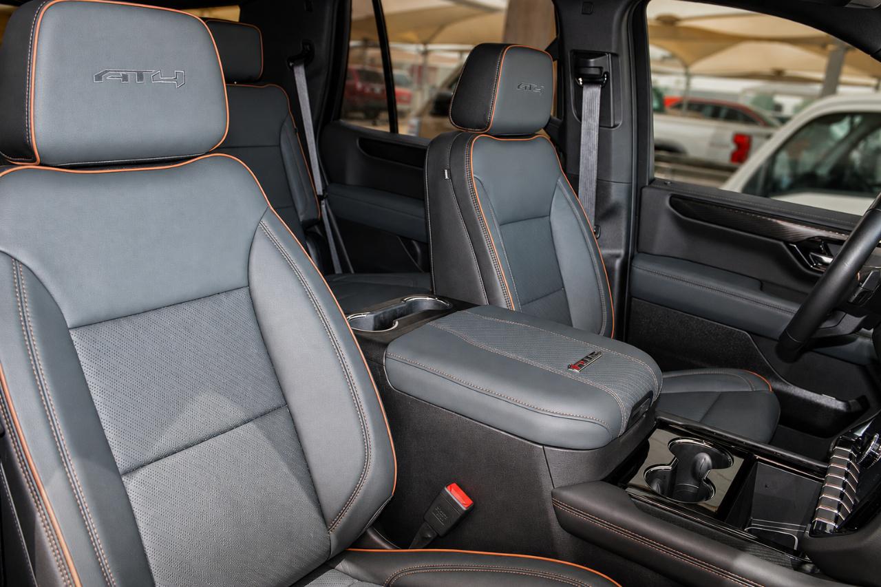 GMC Yukon AT4 4WD 2025