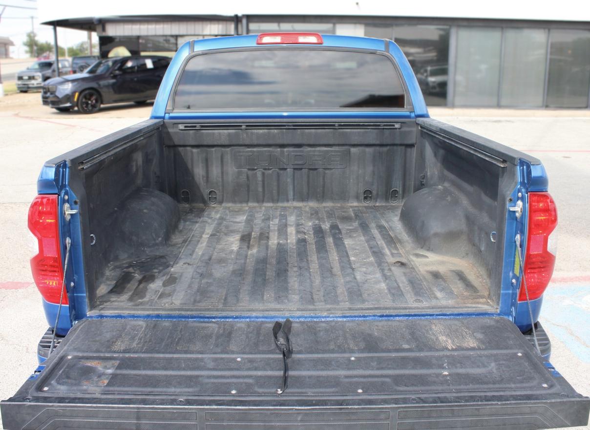 Toyota Tundra SR5 5.7L V8 CrewMax 2WD 2017