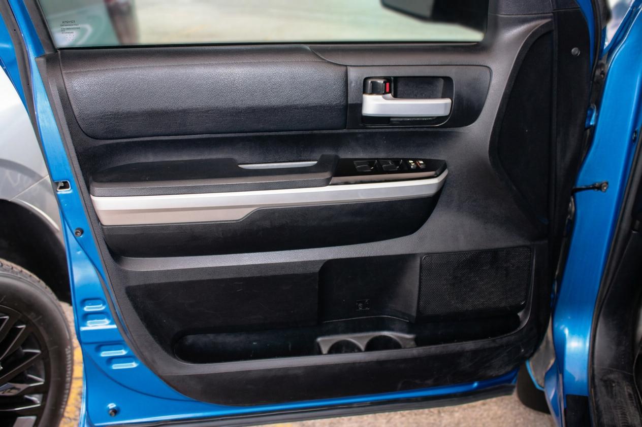 Toyota Tundra SR5 5.7L V8 CrewMax 2WD 2017