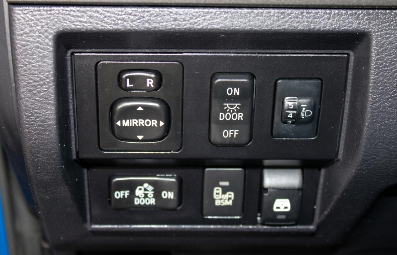 Toyota Tundra SR5 5.7L V8 CrewMax 2WD 2017
