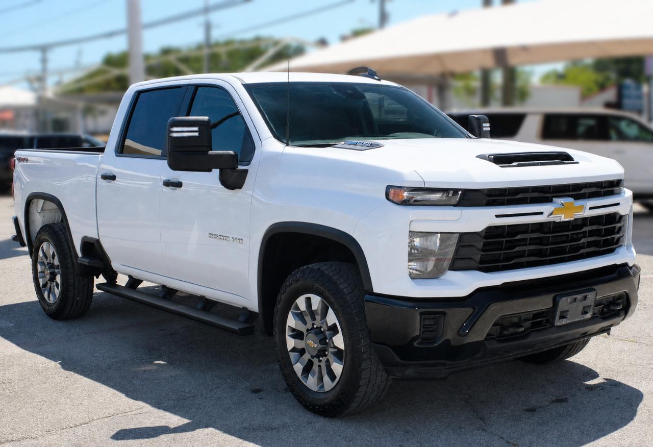 Chevrolet Silverado 2500HD Custom Crew Cab Short Box 4WD 2026