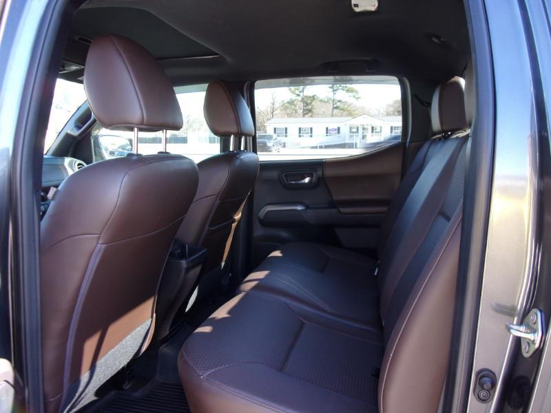 Toyota Tacoma Limited Double Cab V6 6AT 2WD 2016