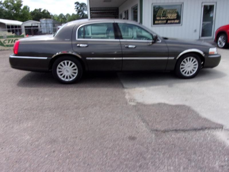 Lincoln Town Car Signature 2005