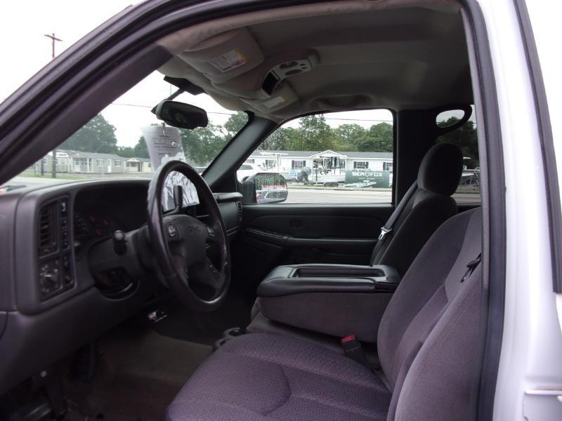 GMC Sierra 2500HD Work Truck Crew Cab Short Bed 4WD 2004