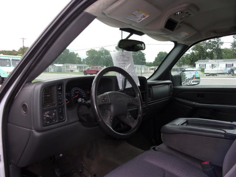GMC Sierra 2500HD Work Truck Crew Cab Short Bed 4WD 2004