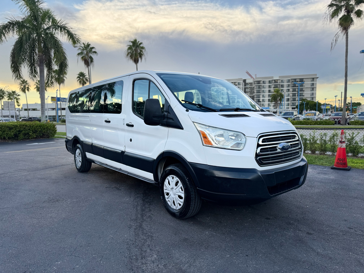 2015 Ford Transit 350 Wagon Low Roof XLT 60/40 Pass. 148-in. WB