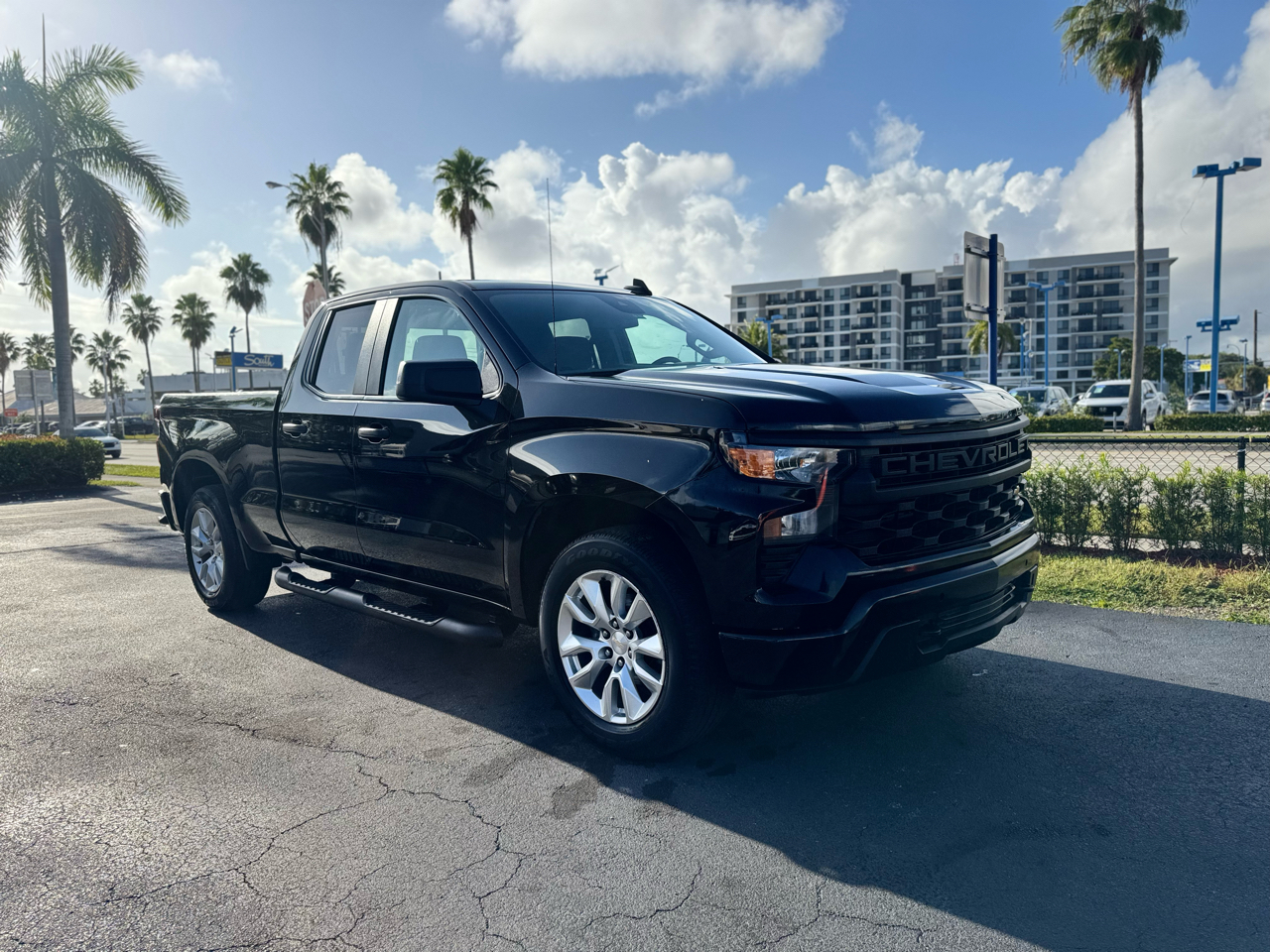2023 Chevrolet Silverado 1500 2WD Crew Cab 143.5" Custom