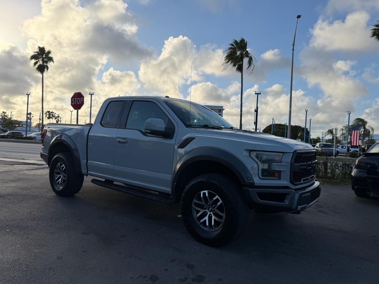 2017 Ford F-150 4WD SuperCab 133" SVT Raptor