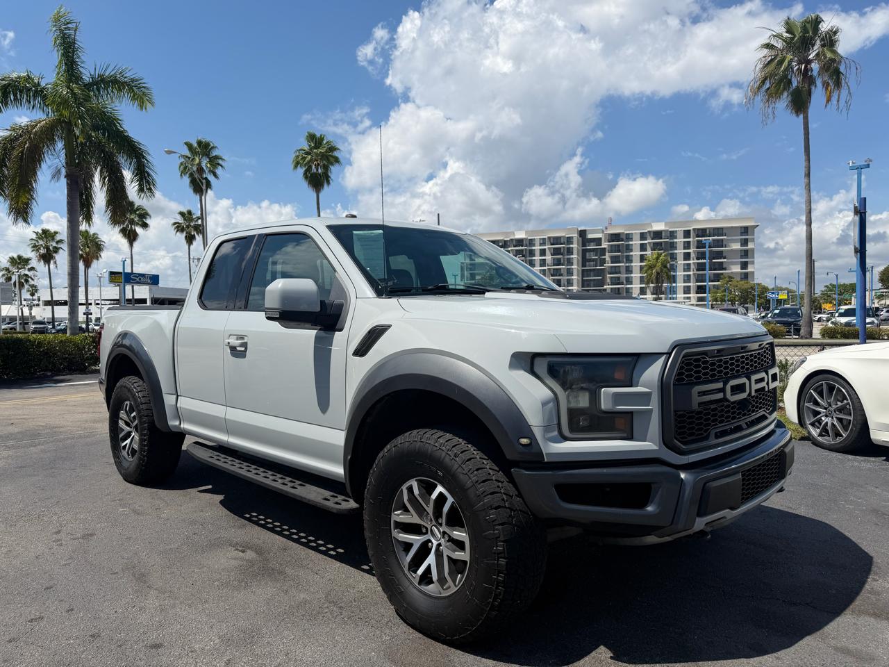 2017 Ford F-150 4WD SuperCab 133" SVT Raptor