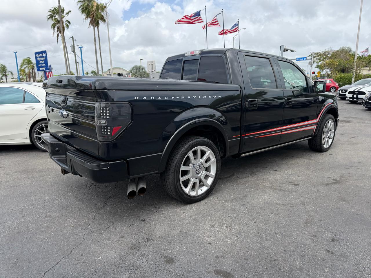 View vehicle photo 5