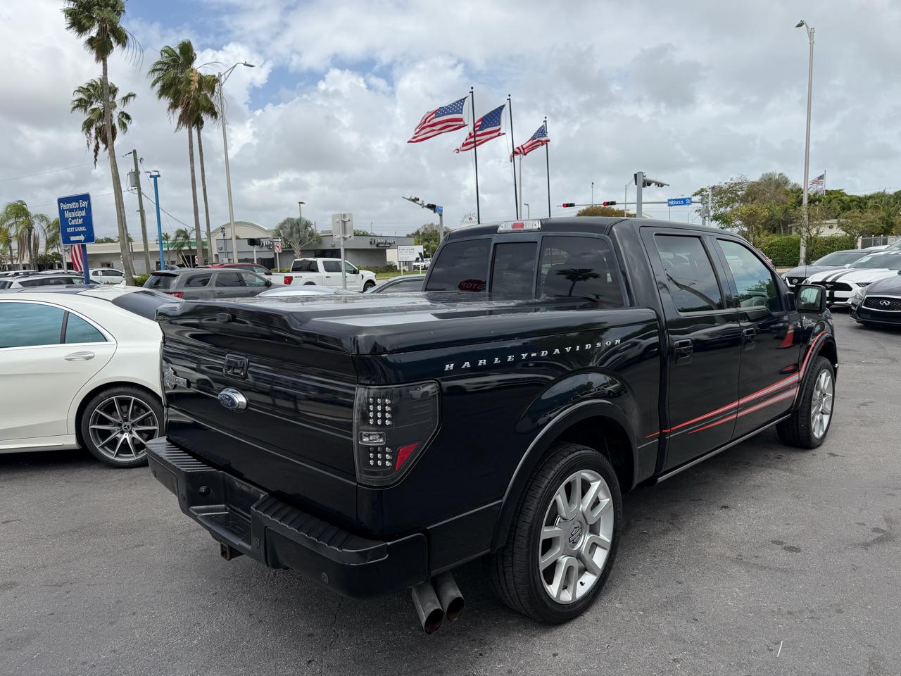 View vehicle photo 6