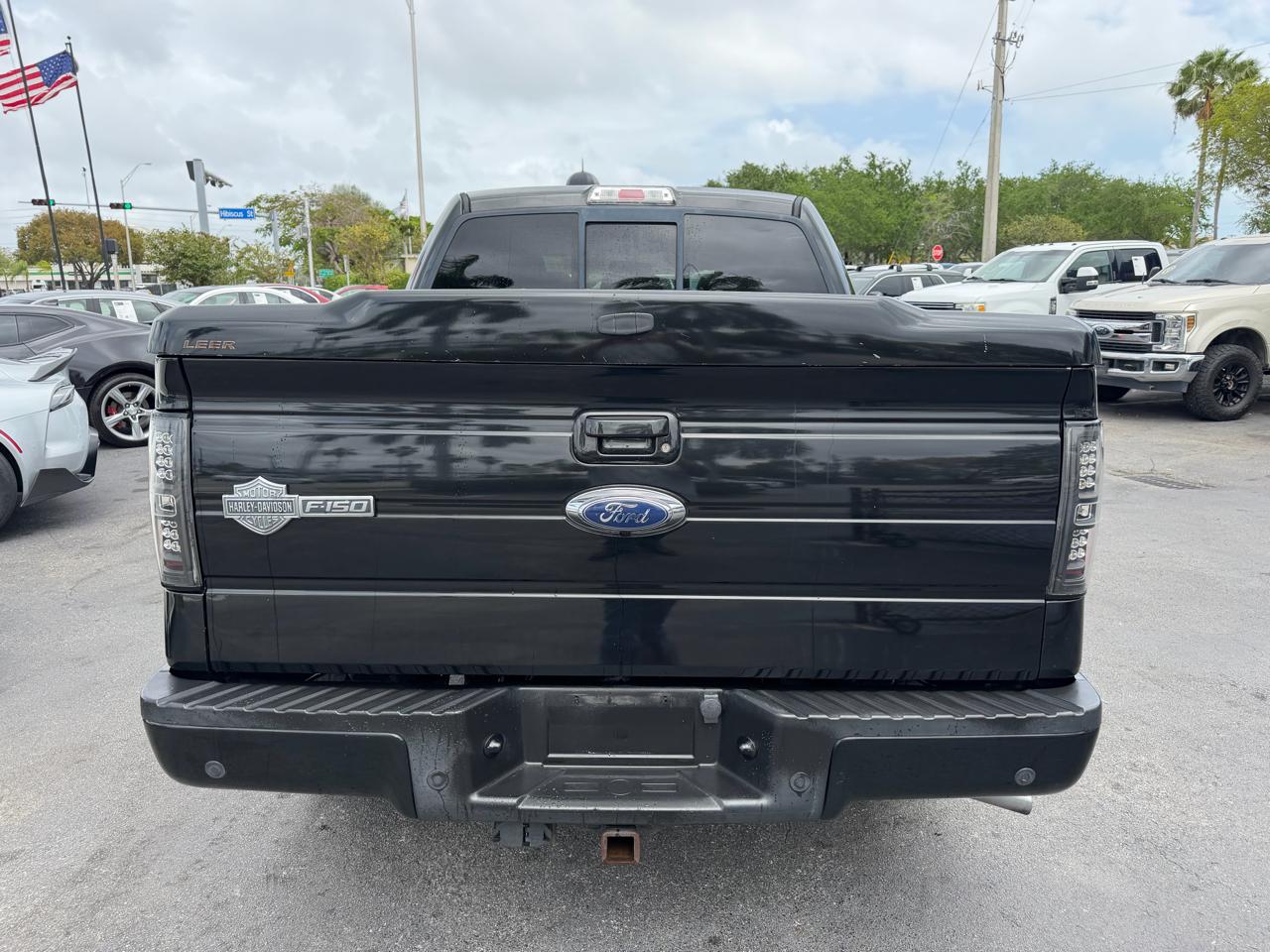 View vehicle photo 7