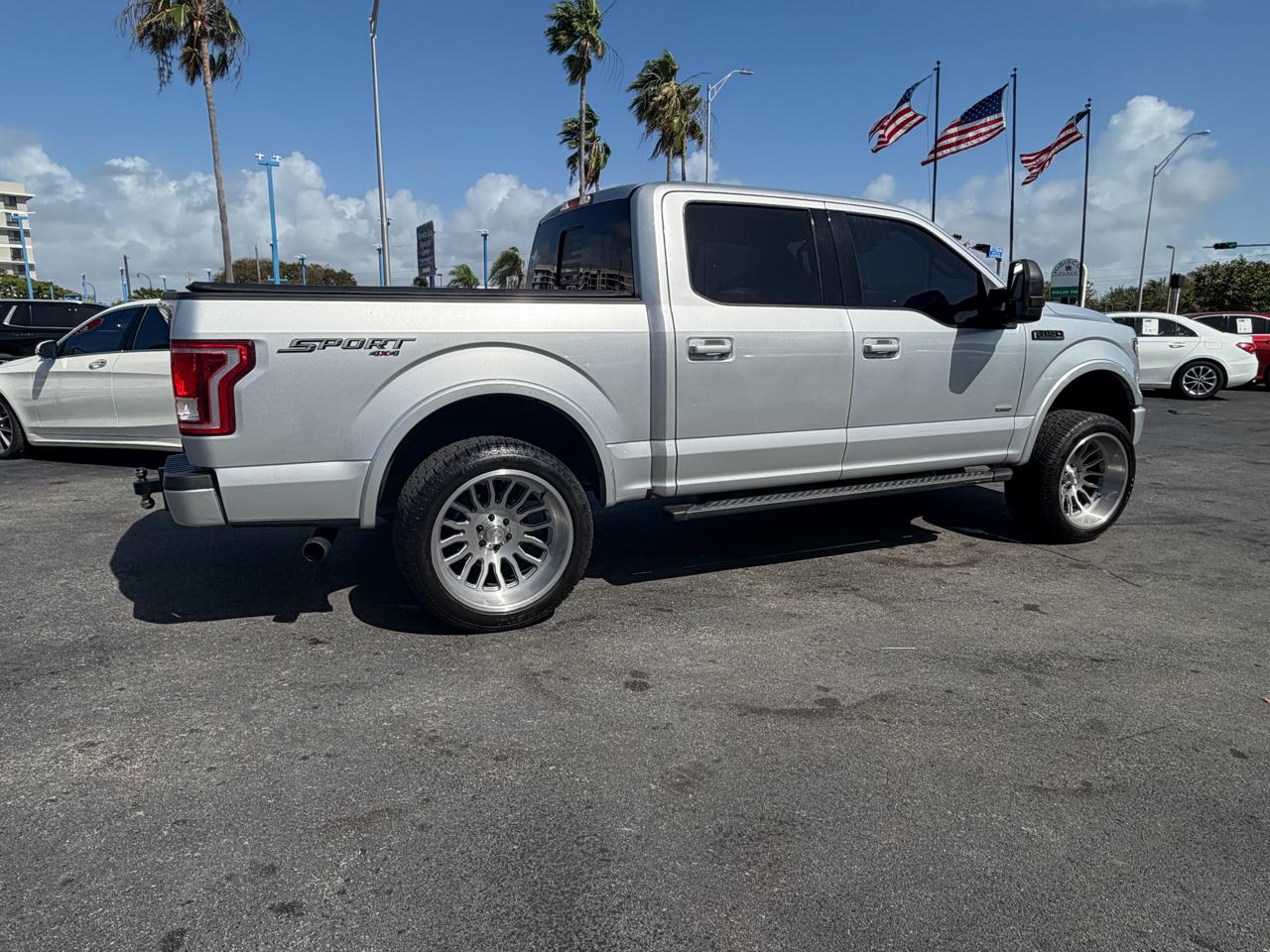 View vehicle photo 4