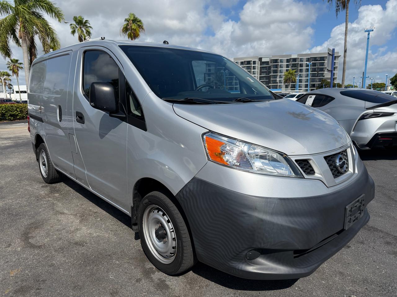2019 Nissan NV200 S's photo
