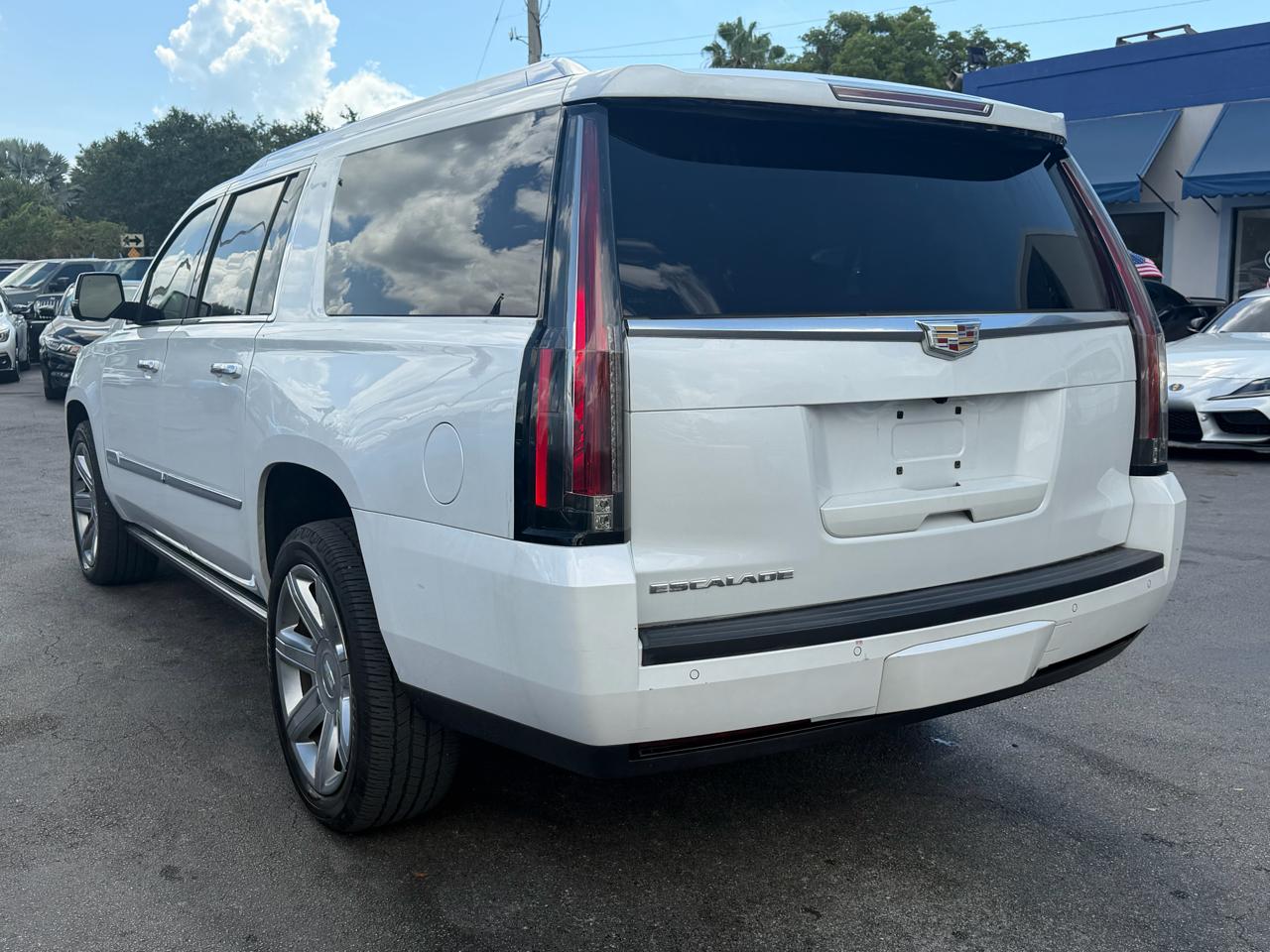 2016 Cadillac Escalade — photo 7