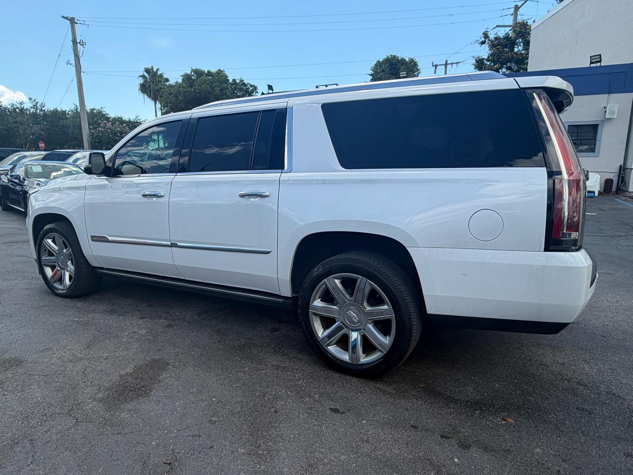 2016 Cadillac Escalade — photo 8