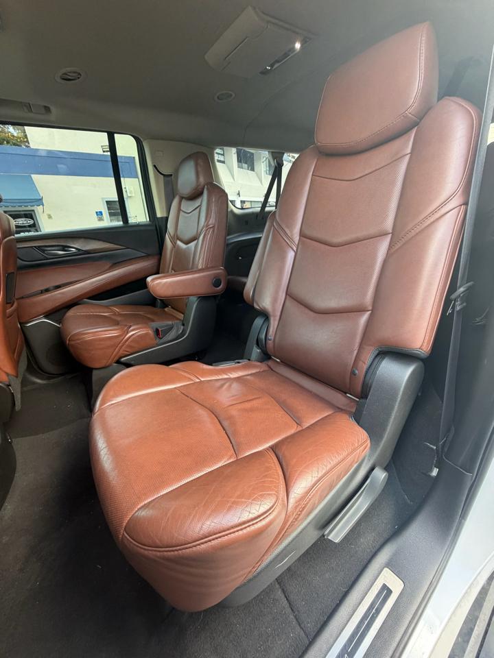 2016 Cadillac Escalade — photo 19